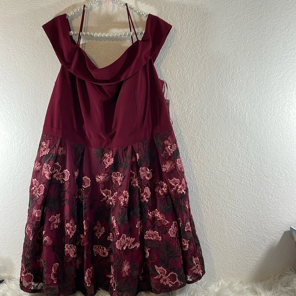 Morgan & Co. Juniors' Embroidered Cold-Shoulder Fit & Flare Dress Pockets Sz 20W - Picture 4 of 14